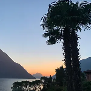 With A View بيت ضيافة